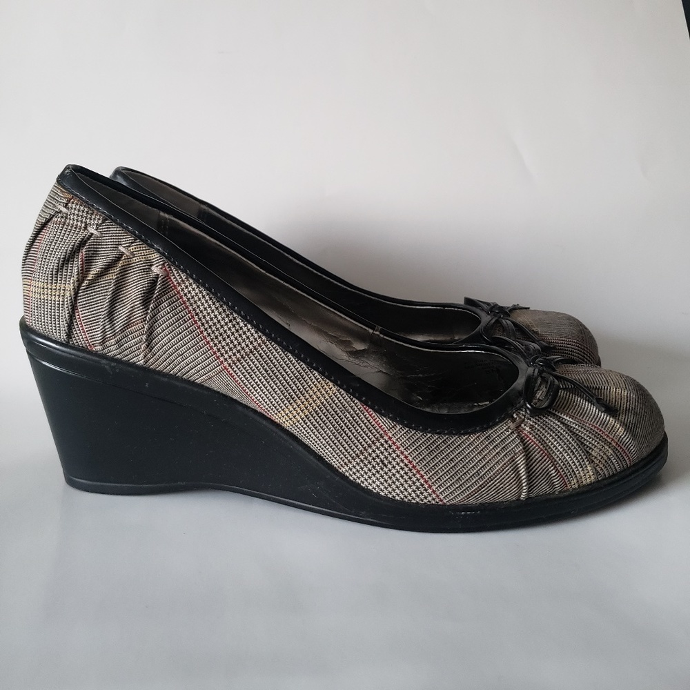 Vintage Style&Co Plaid Taupe Bow Shoes Wedges